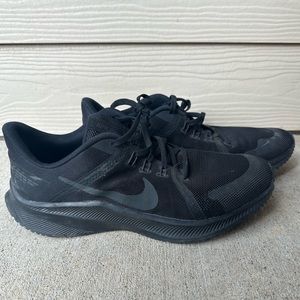 Men’s Nike running shoes (lightly worn) 10.5